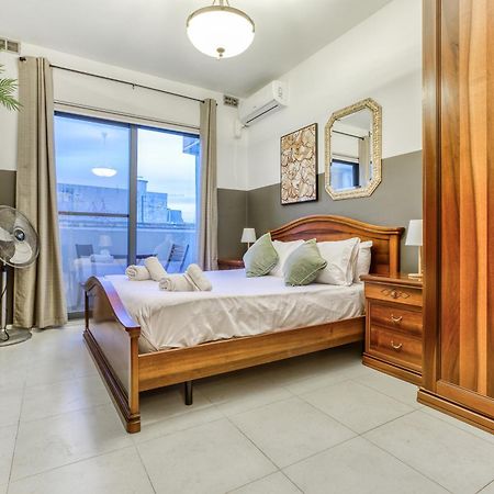 A Comfortable Apartment In The Heart Of Paceville Bt 360 Estates San Giuliano Esterno foto