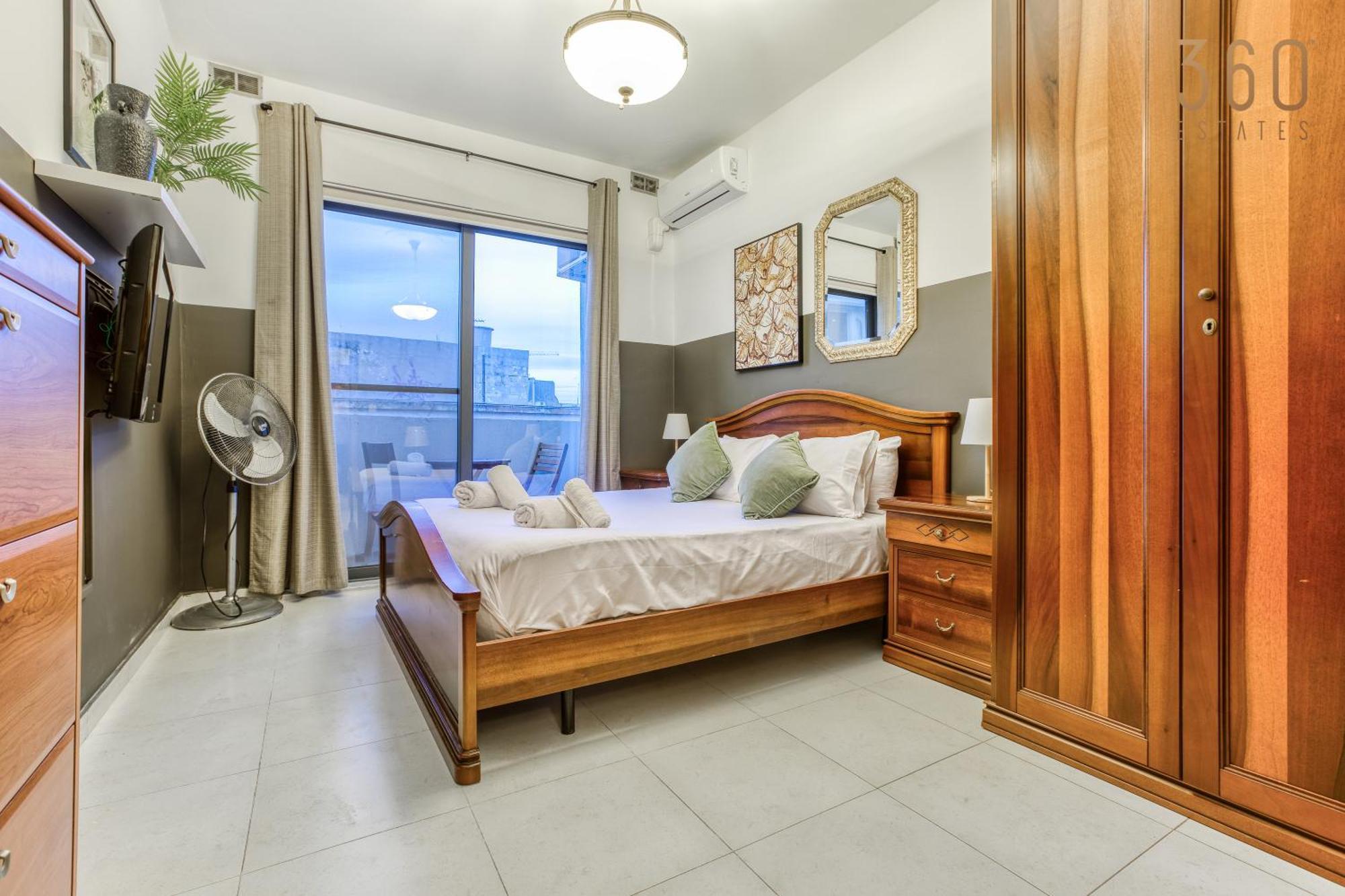 A Comfortable Apartment In The Heart Of Paceville Bt 360 Estates San Giuliano Esterno foto